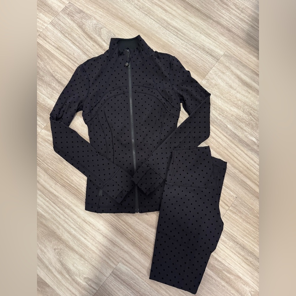 Lululemon size 4 polkadot set